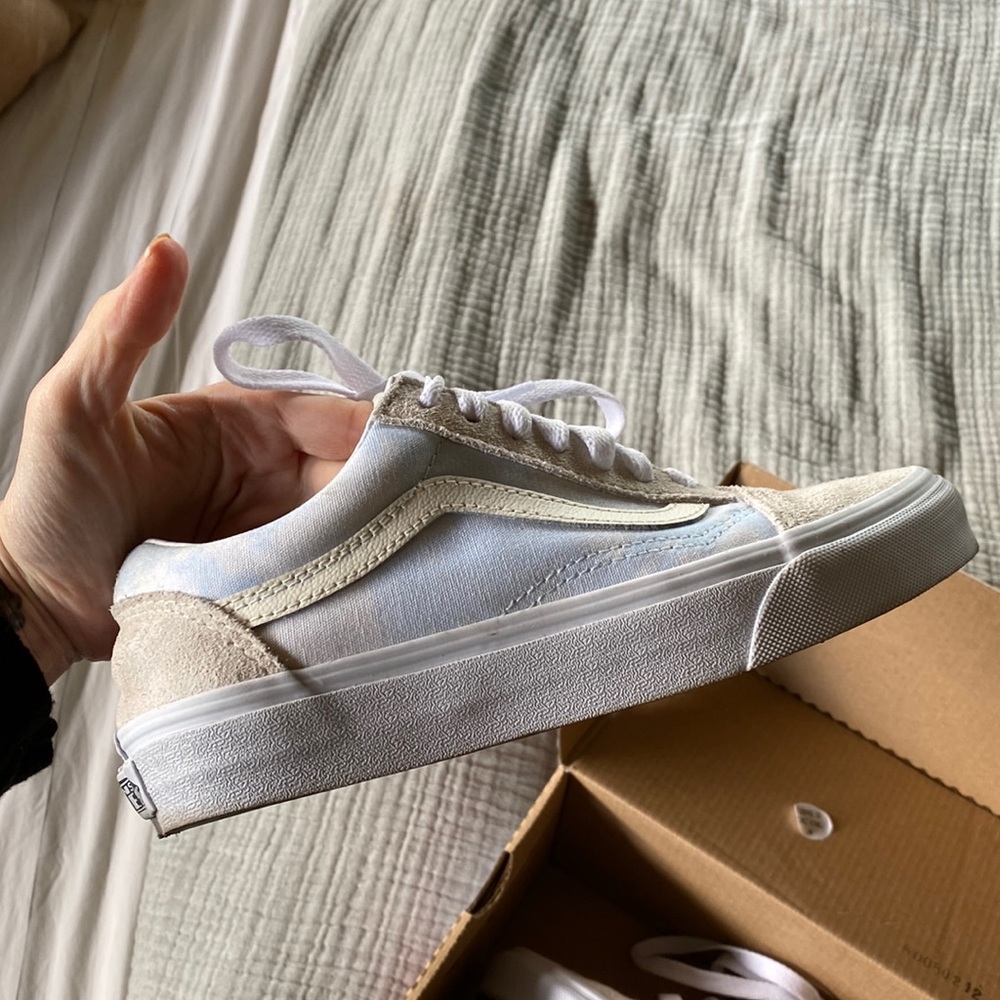 Worn once ☁️ Vans in box